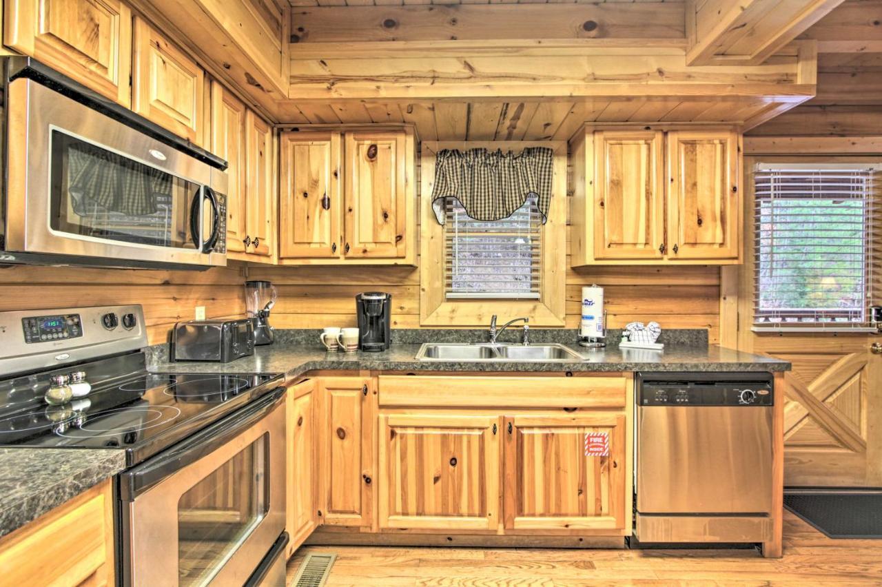 Cabin With Hot Tub About 2 Mi To Island In Pigeon Forge! المظهر الخارجي الصورة