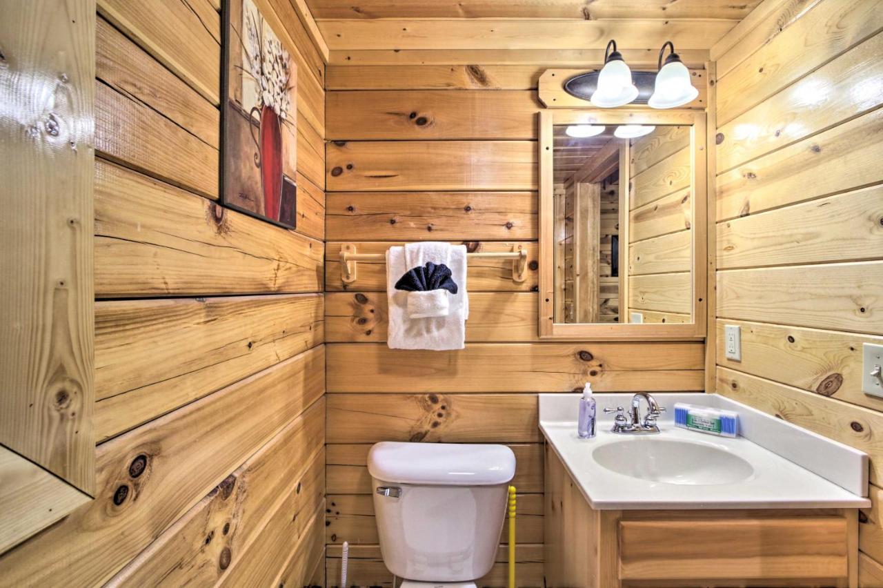 Cabin With Hot Tub About 2 Mi To Island In Pigeon Forge! المظهر الخارجي الصورة